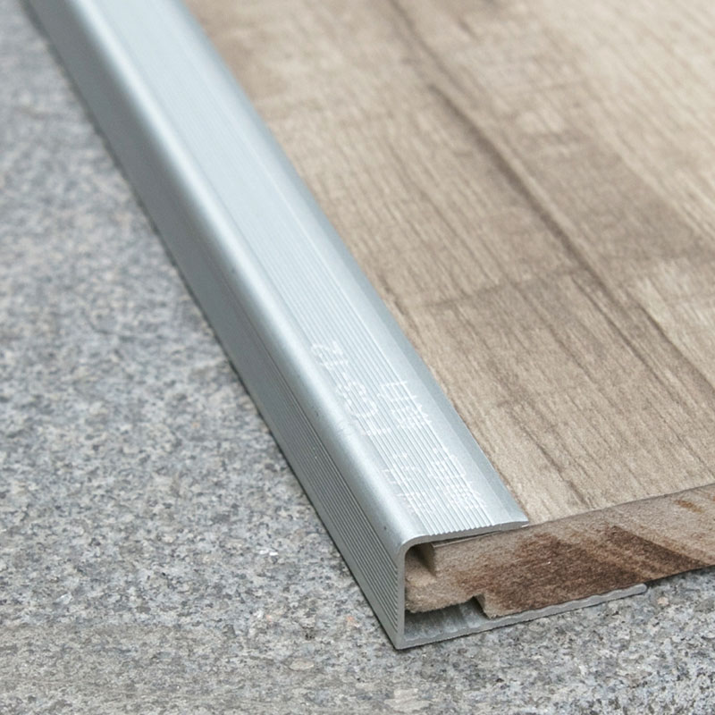 Ketahanan Kemasan tepi jubin untuk tangga