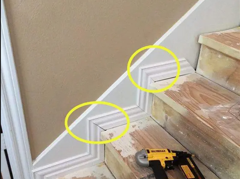 Skirting tangga tersuai