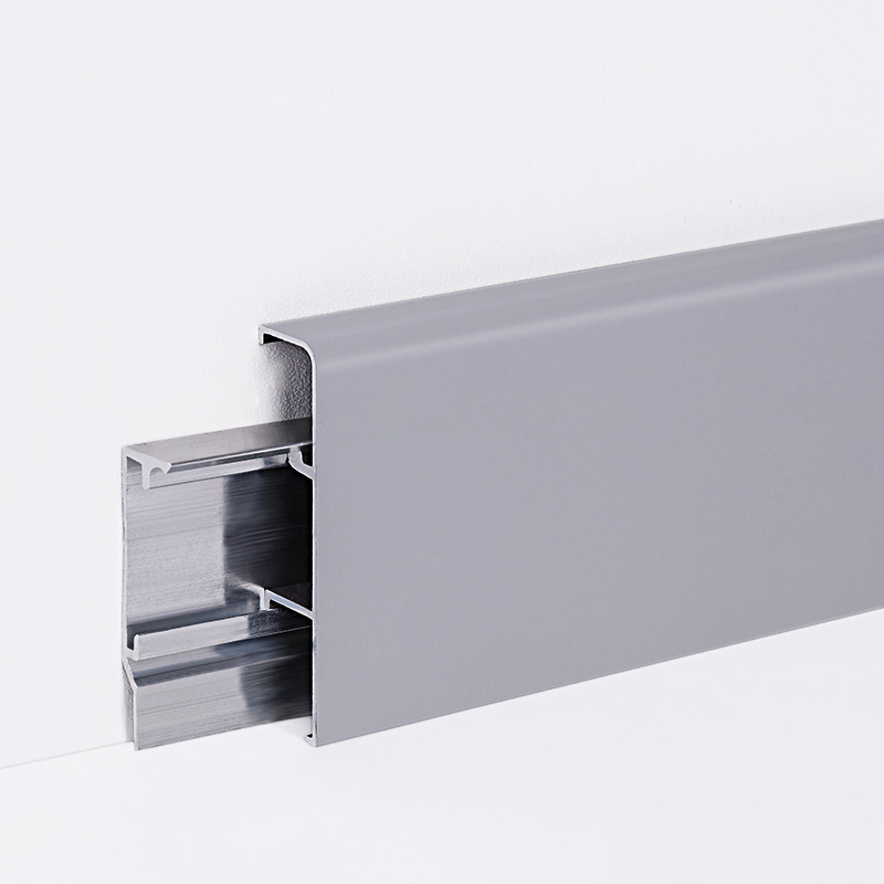 Papan skirting logam