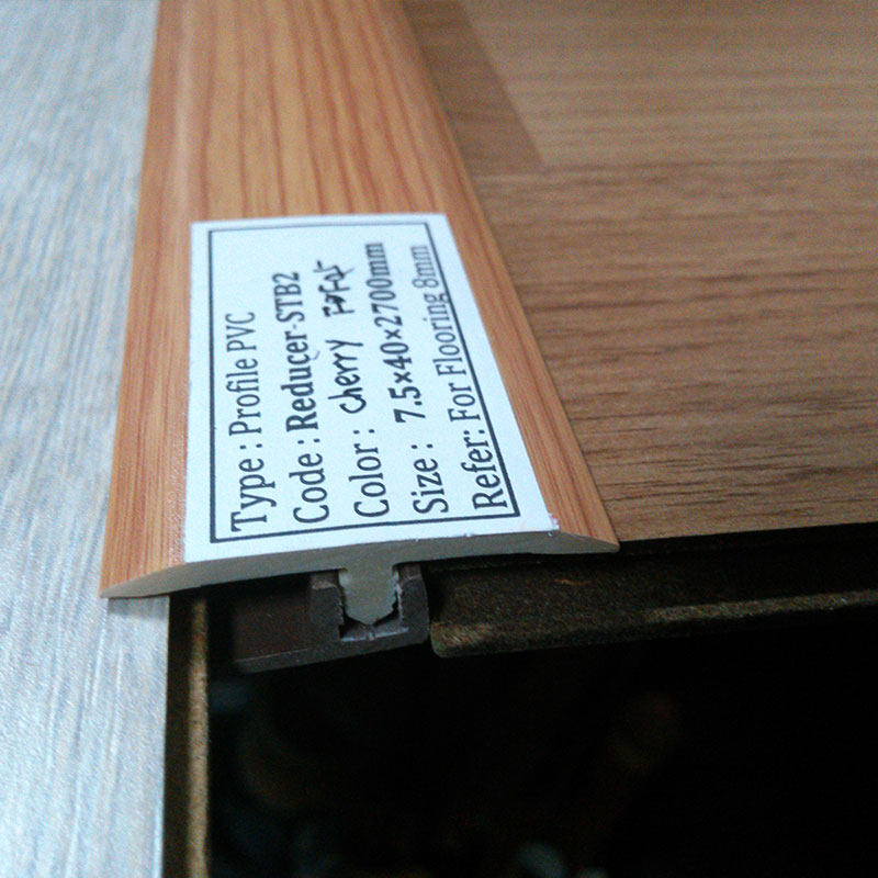 Jalur peralihan lantai berbentuk T dalaman