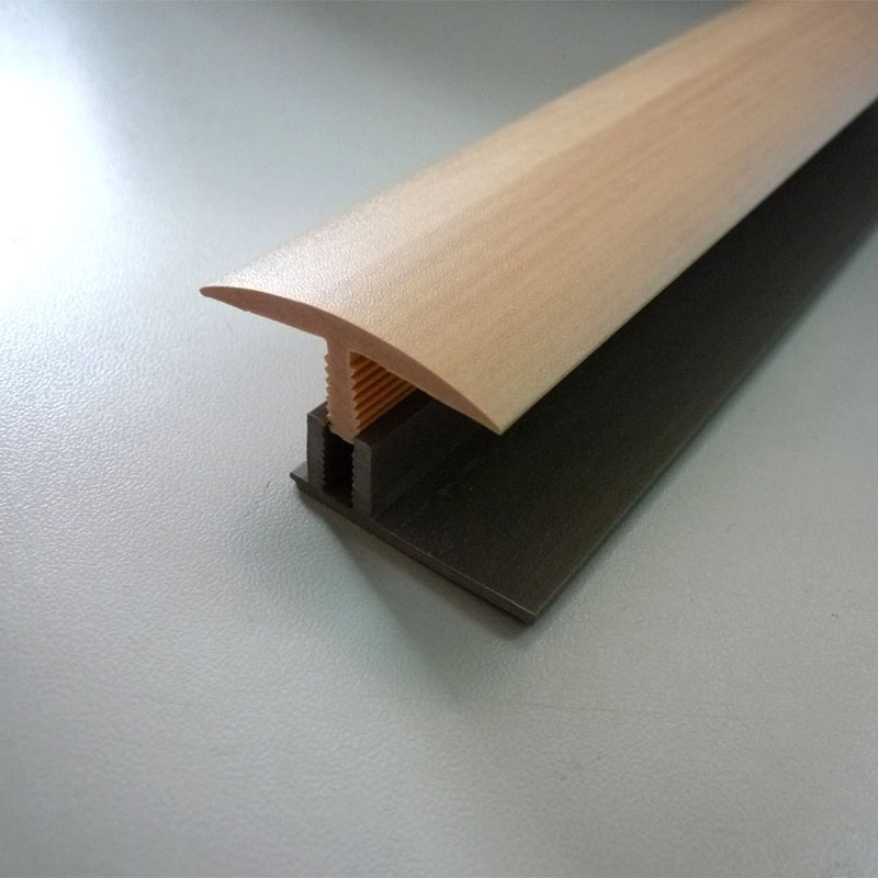 Jalur hiasan lantai berbentuk T