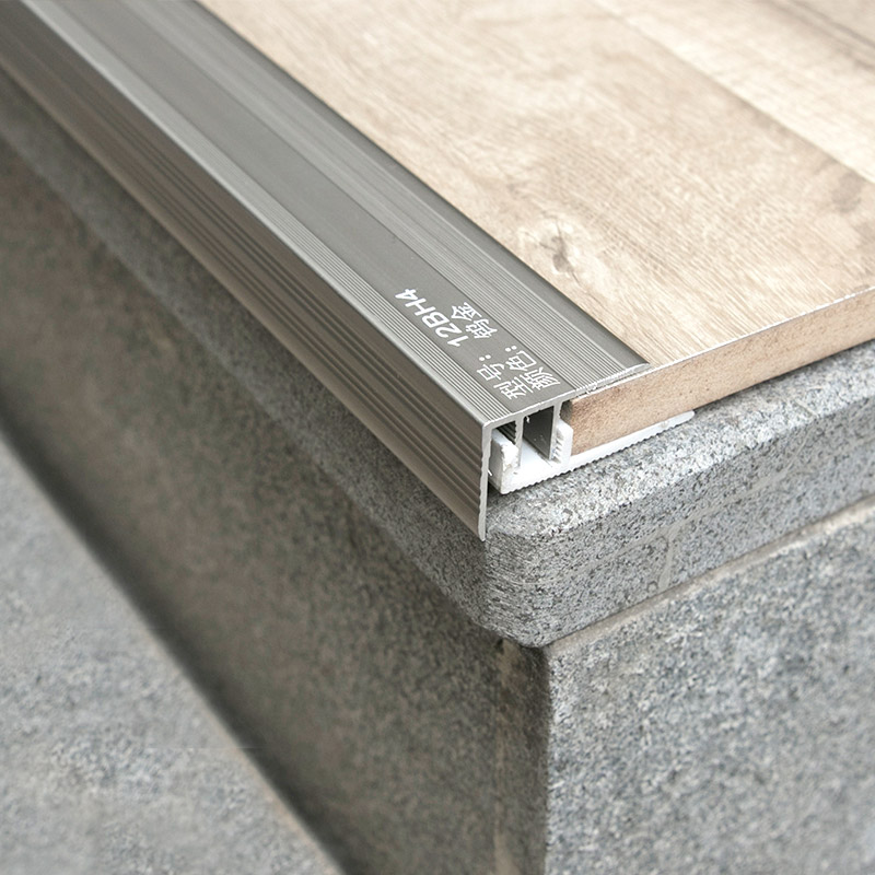 Kemasan hidung tangga jubin dalaman