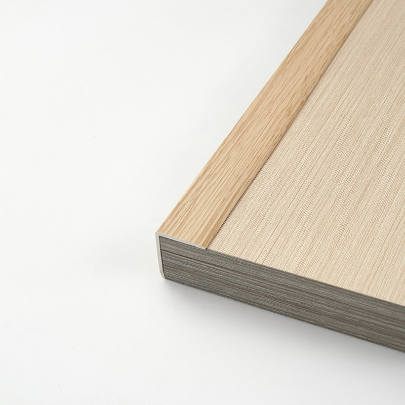  Jalur tepi lantai berbentuk V