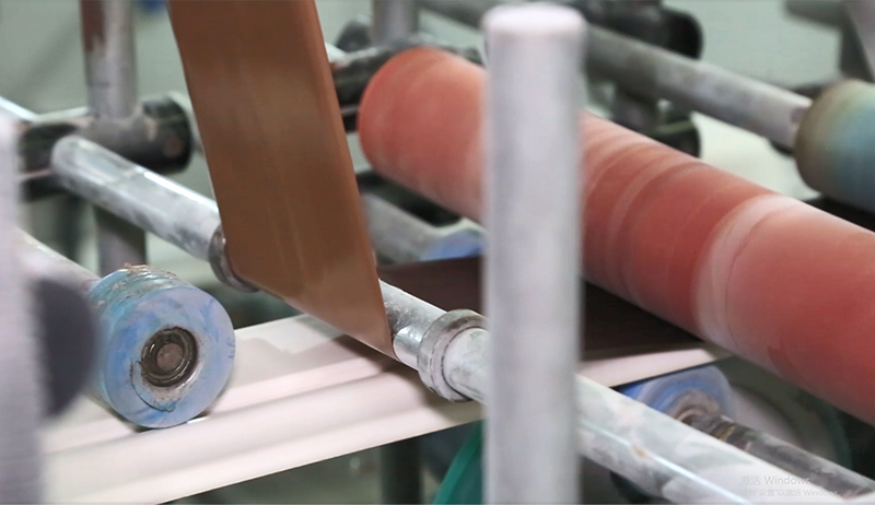 Ketukangan Permukaan Papan Skirting