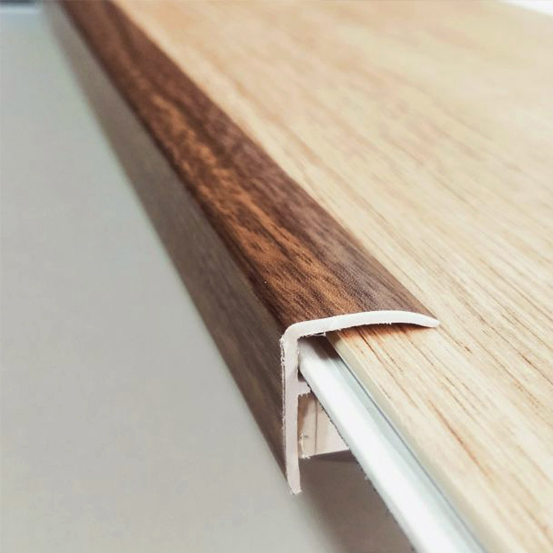 Jalur tepi tangga berbentuk F dalam