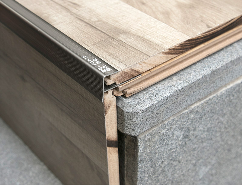 Kemasan Tangga Gaya Moden