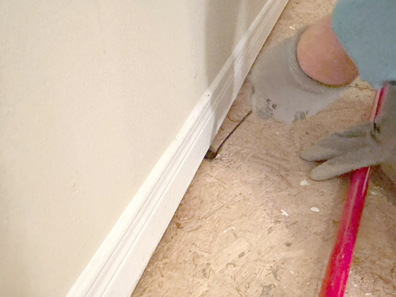 Bagaimana Anda Mengeluarkan Skirting Dari Drywall?