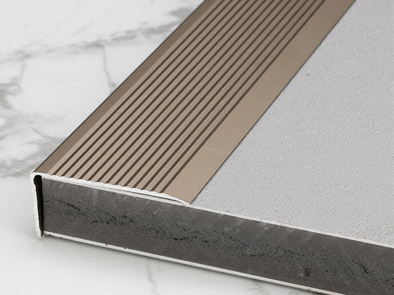 Kemasan Penutup Lantai berbentuk L