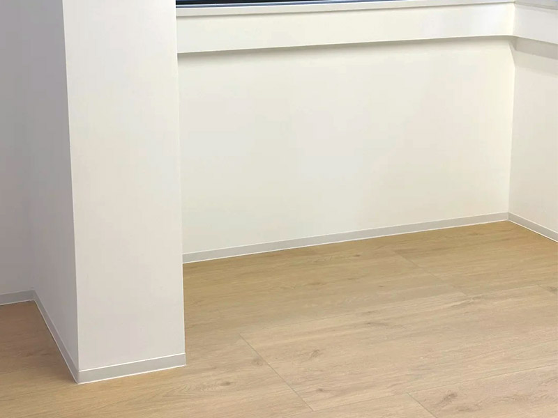 Papan Skirting Pelekat Sendiri