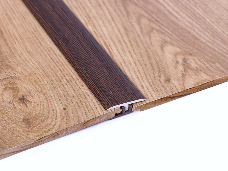 Bagaimana Untuk Memasang Pengacuan Lantai T?