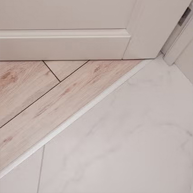 Jalur Peralihan Ambang Berbentuk Arka PVC 42*7.5mm 