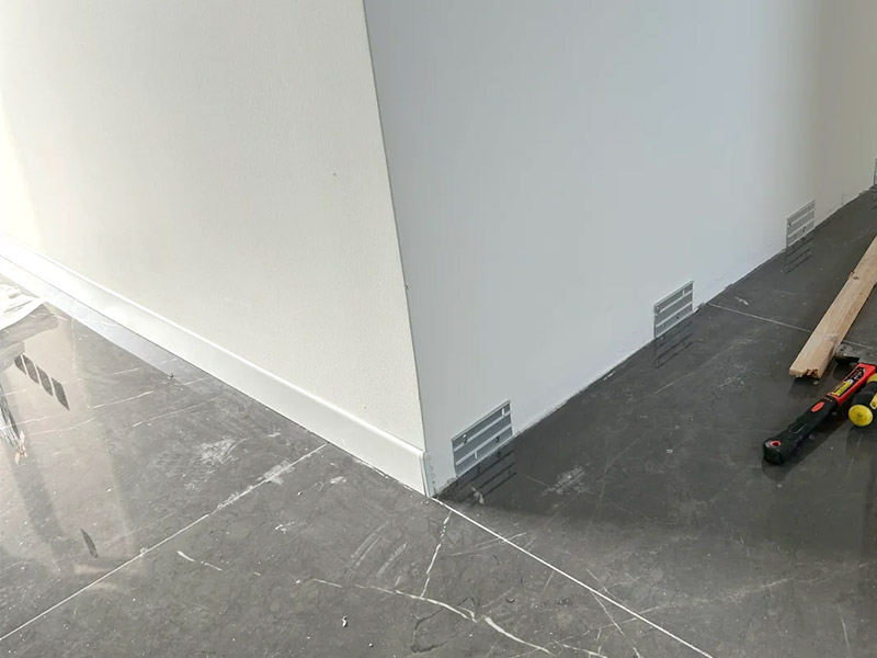 papan tiang hendaklah sama warna dengan dinding