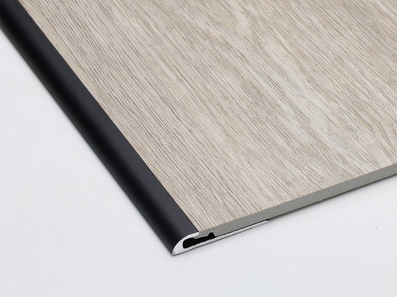 Trim Tepi Lantai berbentuk C