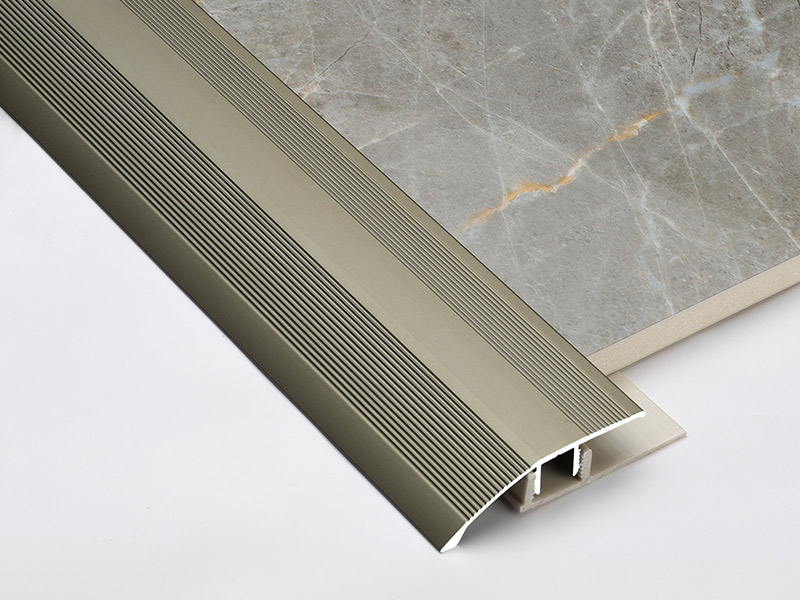 Jalur Peralihan Lantai Aloi Aluminium