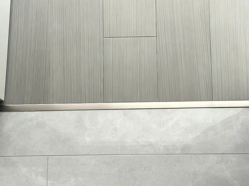 Adakah Saya Memerlukan Jalur Peralihan antara Kayu Dan Jubin?