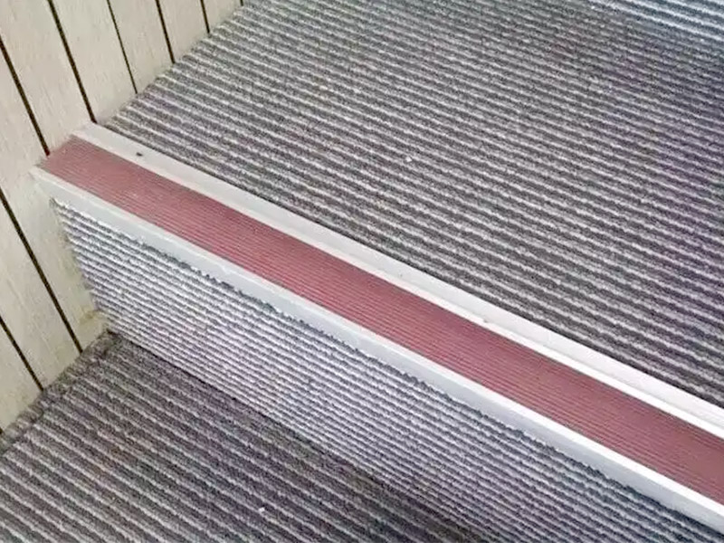 Adakah papan skirt tangga diperlukan?