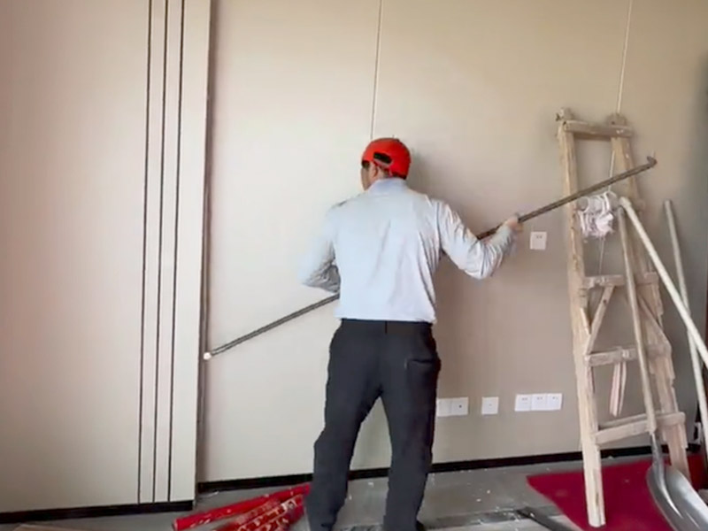 Bagaimana anda mengeluarkan panel tanpa merosakkan dinding?