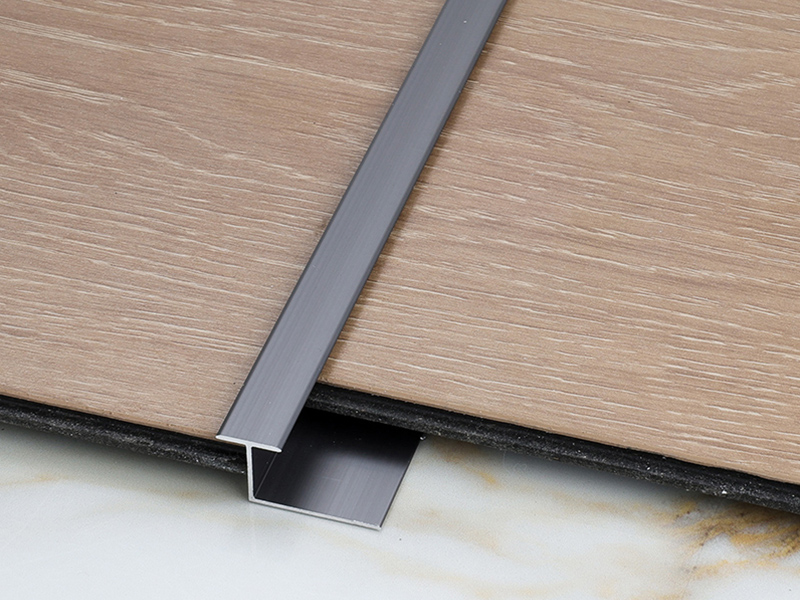 Trim Tepi berbentuk T