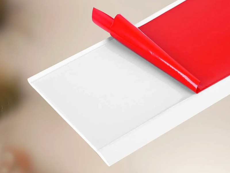 Papan bawah dengan sandaran pelekat sendiri