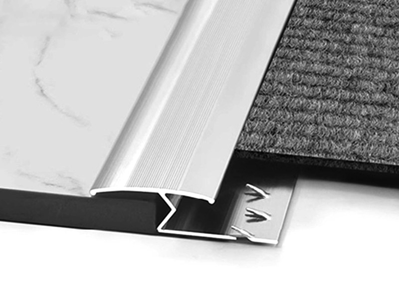 Apakah jalur antara permaidani dan lantai yang dipanggil?