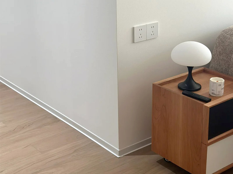 Apakah Skirting Logam?