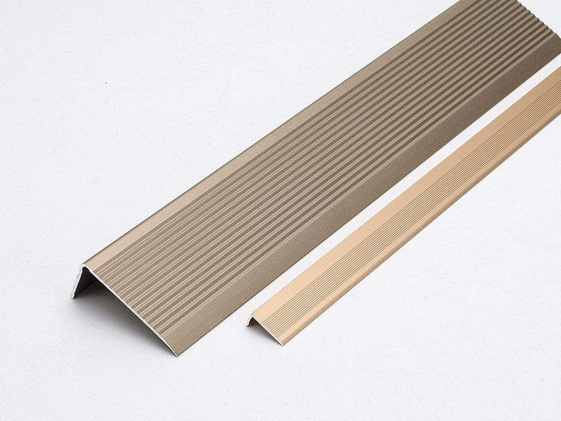 Kemasan Penutup Lantai berbentuk L