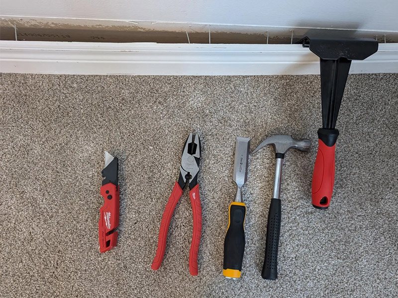 Bolehkah saya Memasang Permaidani tanpa Mengalihkan Baseboards?