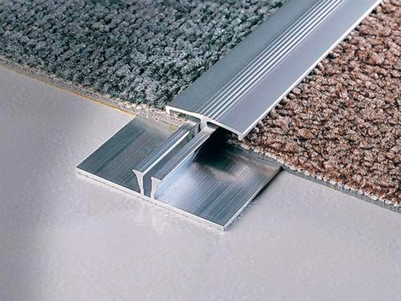 Apakah jalur logam antara permaidani yang dipanggil?