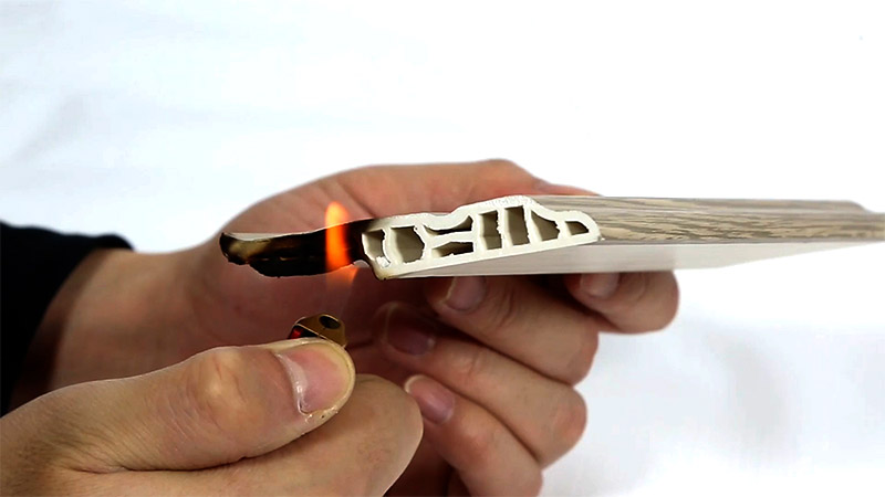 Adakah Papan Tiang PVC Kalis Api?