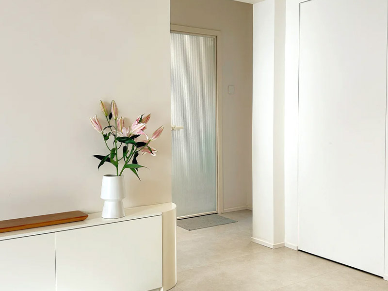 papan tiang hendaklah sama warna dengan dinding