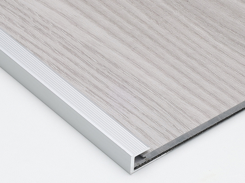 Trim Lantai Tepi Persegi