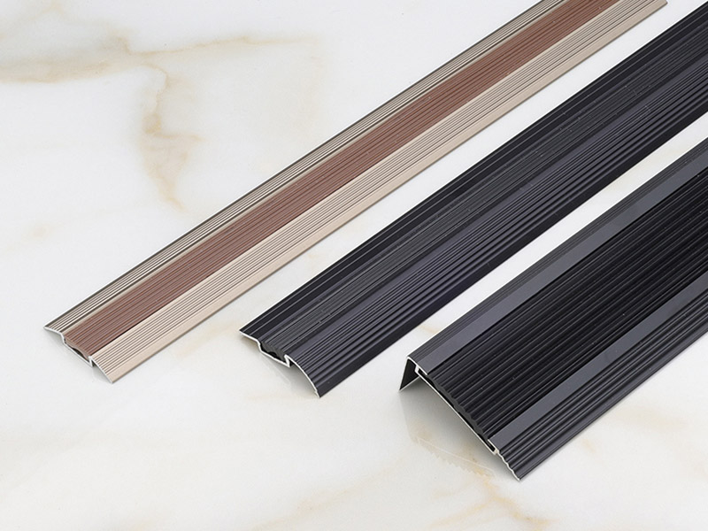 Kemasan Hidung Tepi Tangga Dengan Sisipan Getah