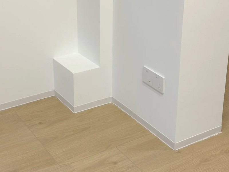 Papan Skirting Pelekat Sendiri