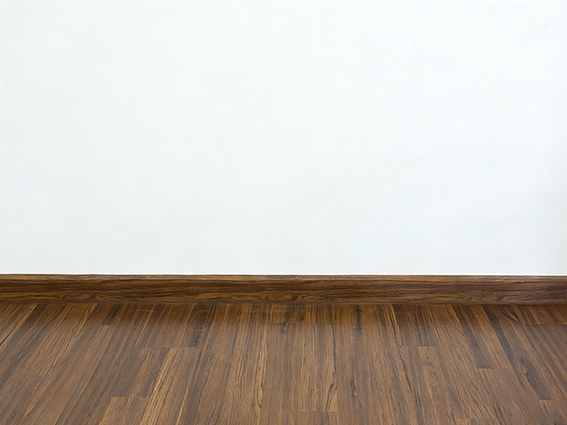 Baseboards adalah warna yang sama dengan lantai