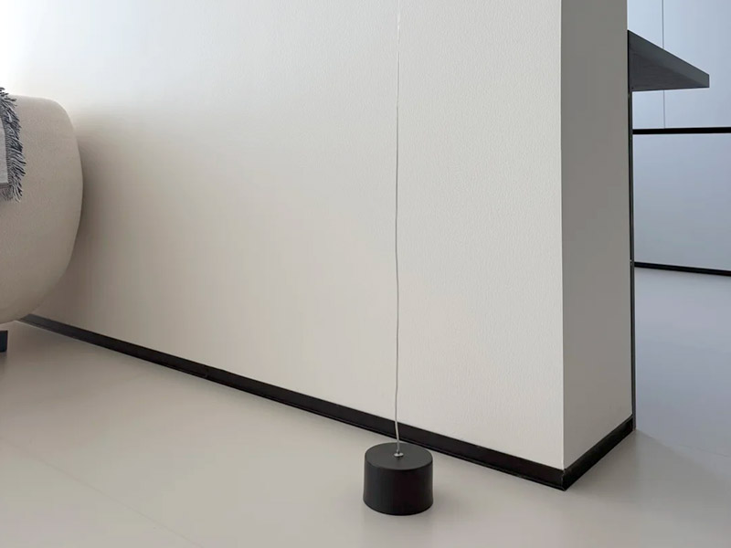 Apakah Perbezaan Sebenar vs. Papan Skirting Tersembunyi?